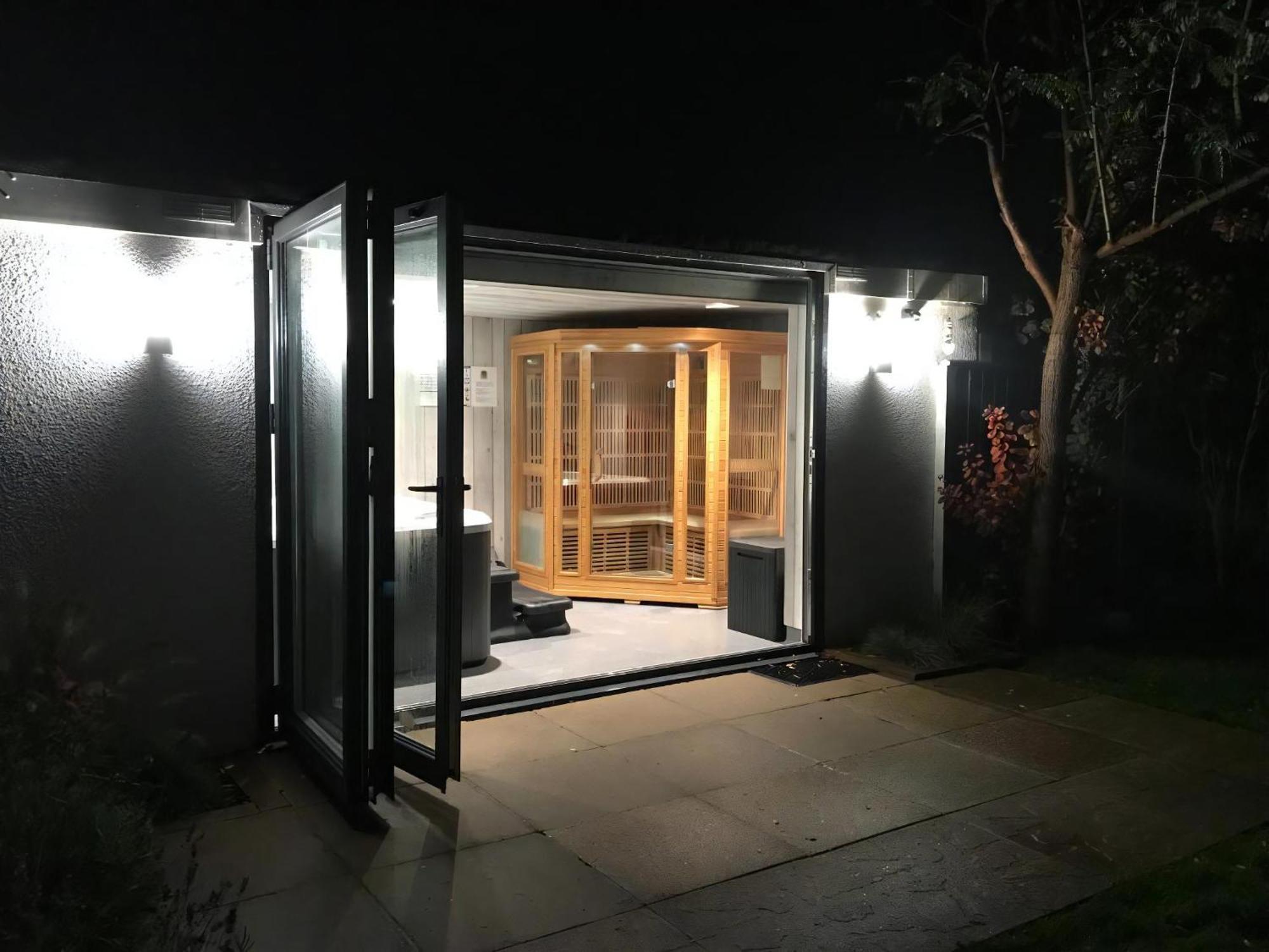Stunning Cottage With A Private Hot Tub And Sauna In Norfolk Ref 99003Ac Lessingham Exterior photo